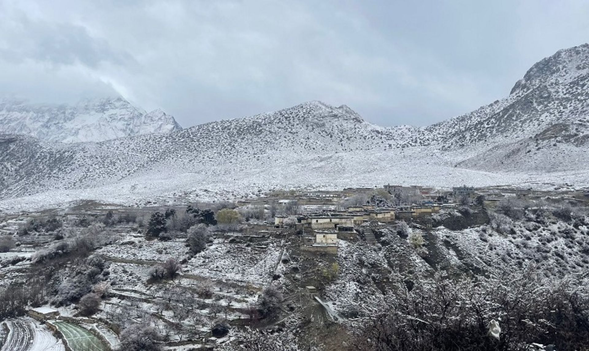 मुस्ताङमा पुनः हिमपात, पर्यटन व्यवसायी र कृषक उत्साहित